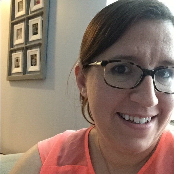 Meet your Posher, Beth - Picture 1 of 1